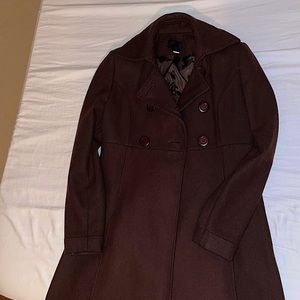 Pre-loved wool coat, size 0P. brown color. 60% wool, 30% polyester, 10%viscose.